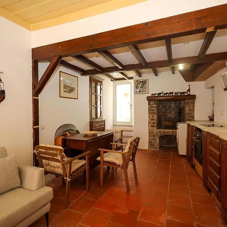 A74 - Rua Do Canal 1 Bed Flat شقة