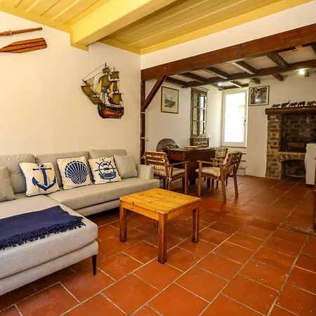 A74 - Rua Do Canal 1 Bed Flat * Lagos