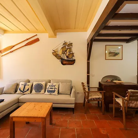 A74 - Rua Do Canal 1 Bed Flat *