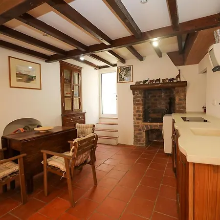 A74 - Rua Do Canal 1 Bed Flat Apartment